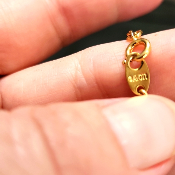 🏵 Avon Collecters Piece Vintage Avon Resin with Flowers Necklace 14 inches - Picture 3 of 7